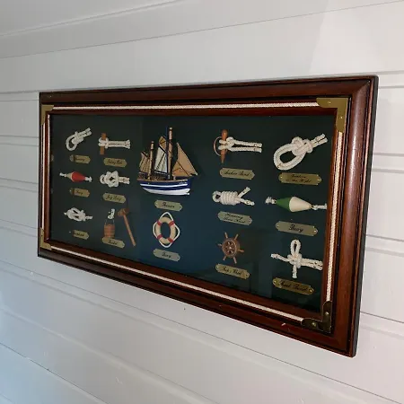 Kapteni Tuba - Captains - Square In