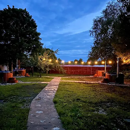 Kapteni Tuba - Captains - Square In