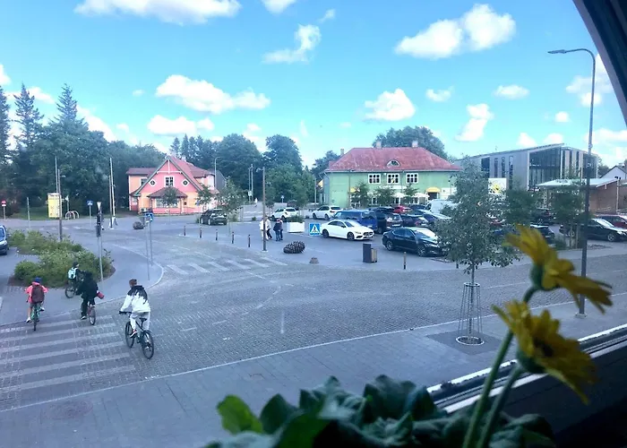 Kapteni Tuba - Captains - Square In *