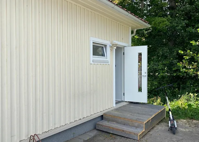 Kapteni Tuba - Captains - Square In *