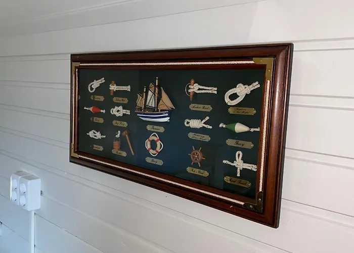 Kapteni Tuba - Captains - Square In