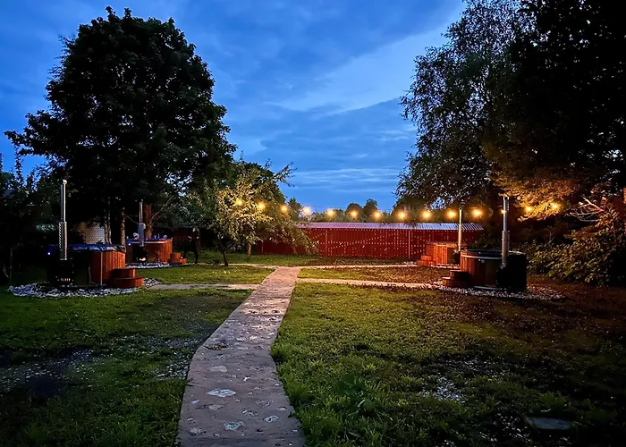 Kapteni Tuba - Captains - Square In